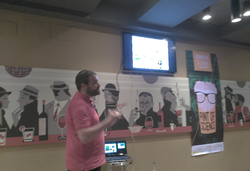 Successful conference of Prof. Juan Luis Delgado (POLYMAT) at Pint of Science