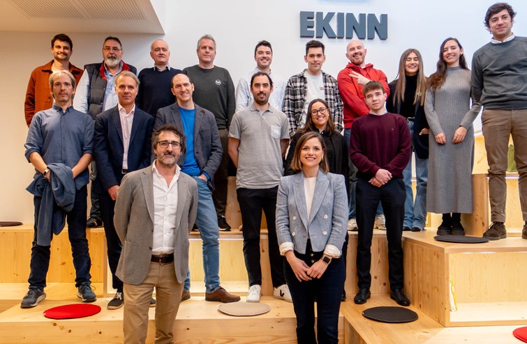 Jon Ayestaran and Xabier L&oacute;pez de Pariza present the LatexYZ project at EKINN+ entrepreneurship event