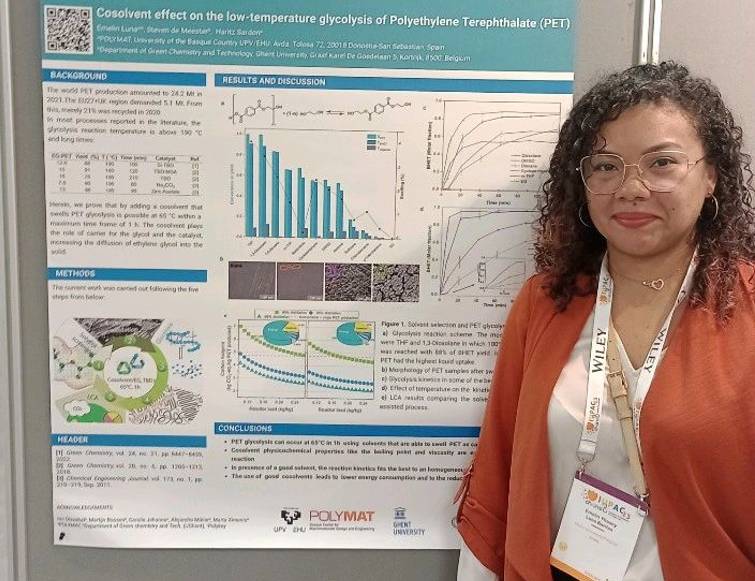 Emelin Luna receives the best poster prize at the IUPAC/CHAINS 2023