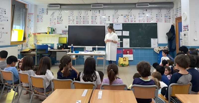 Chemistry Workshops at Primary School