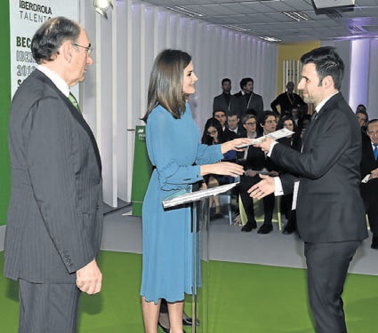 Jon Ma&iacute;z, POLYMAT Research Associate, awarded by Iberdrola Foundation