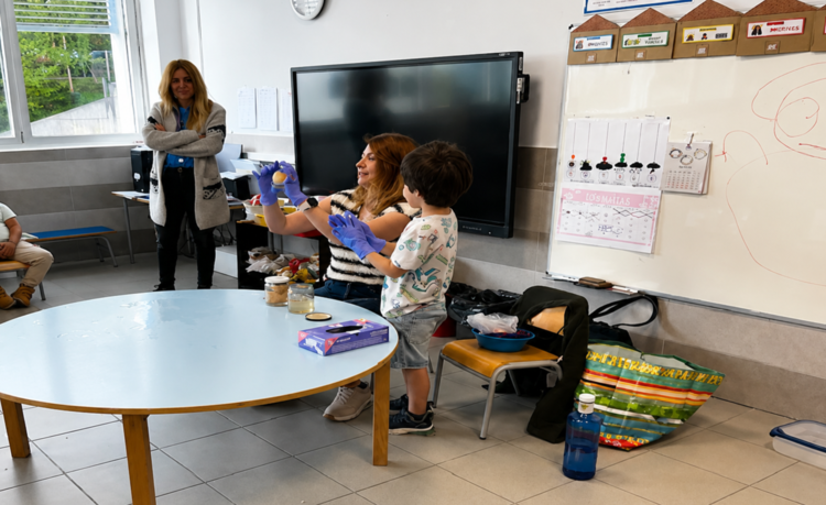 Shaghayegh Hamzehlou brings science closer to primary school students